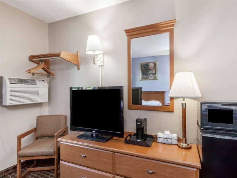 Super 8 By Wyndham Johnstown/Gloversville Ngoại thất bức ảnh